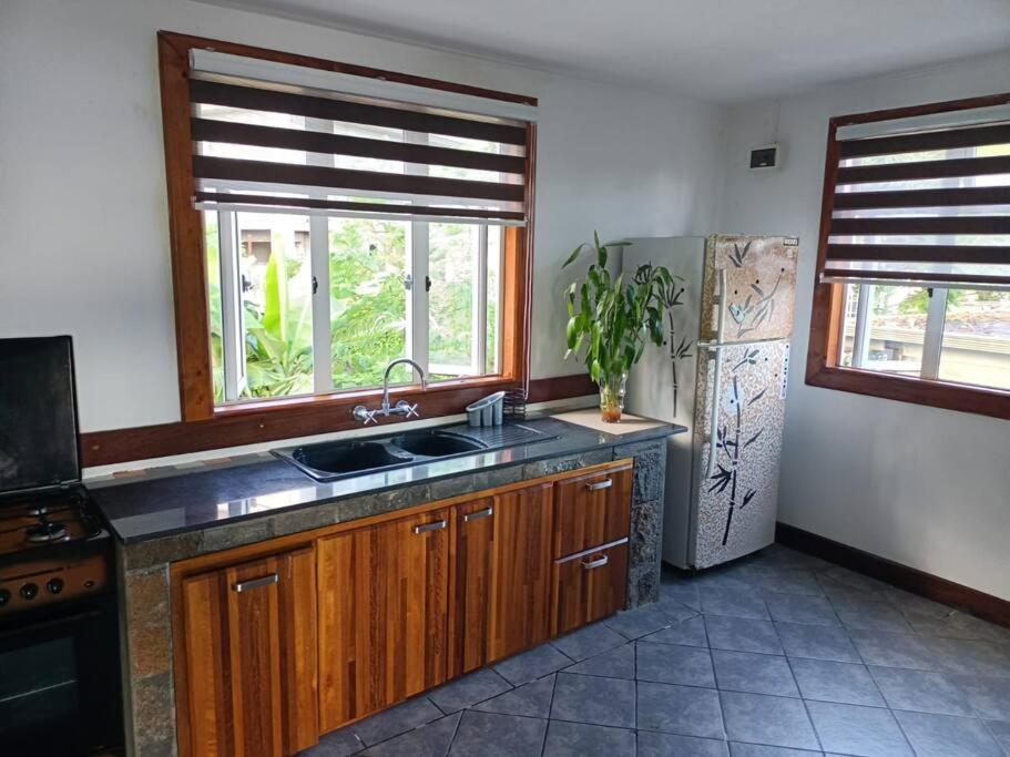 Ruisseau Creole Surf House Holidays מראה חיצוני תמונה